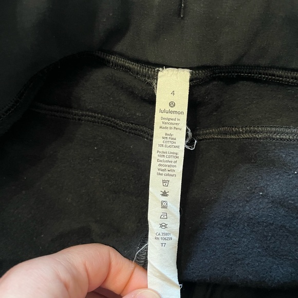 Lululemon scuba joggers size 4 - Picture 2 of 2